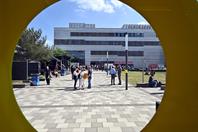 On 14 May 2022, Hochschule Düsseldorf – University of Applied Sciences (HSD) could finally celebrate its 50th anniversary – and the response exceeded everything all organisers had hoped for: Several thousand people came to celebrate during the day and well into the night, creating a unique atmosphere on campus and enjoying wonderful weather.